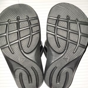 Adidas Kids Size 11 Supercloud Black Flip Flops